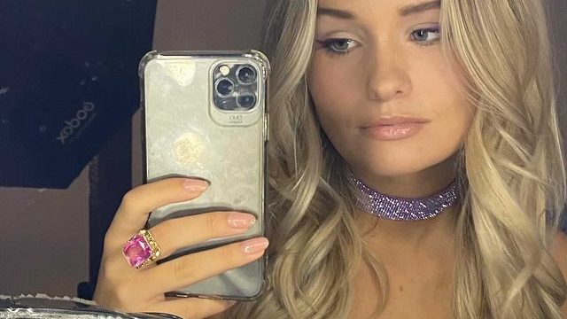 Categories • JerkOffToCelebs