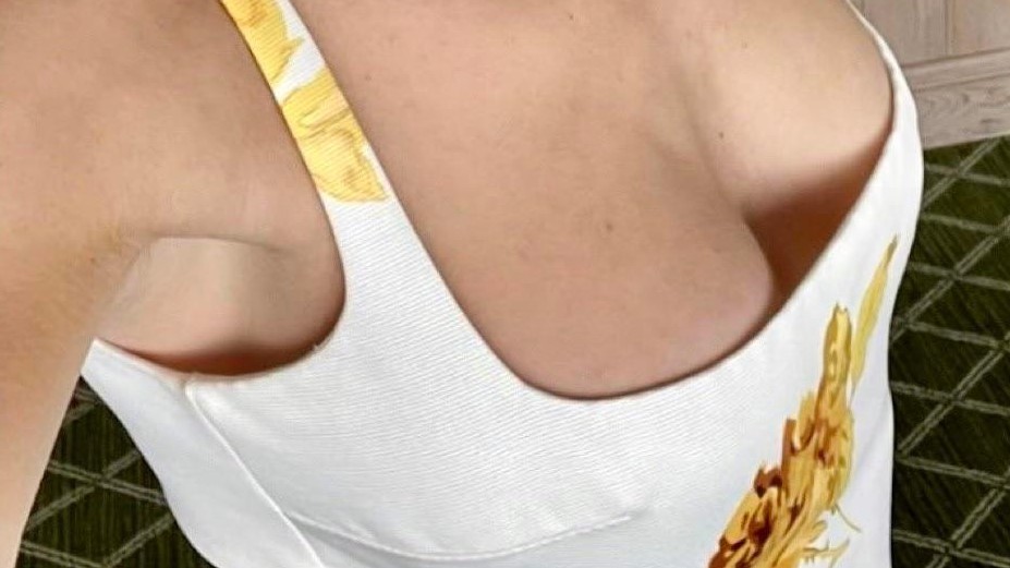 Kiernan Shipka Boobs